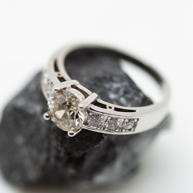 Anillo princesa oro blanco y brillantes