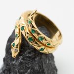 Anillo Áspid oro y esmeraldas