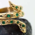 Anillo Áspid oro y esmeraldas - Imagen 3