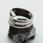 Anillo Mamba oro con brillantes y zafiros