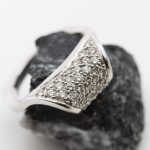 Anillo Hawái oro blanco y brillantes