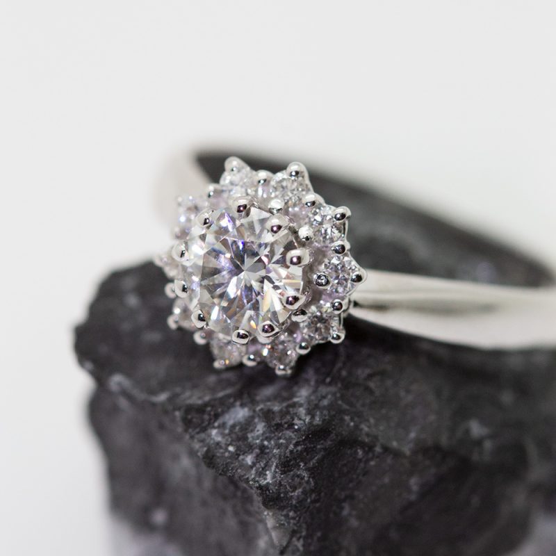 Anillo White Star oro blanco y brillantes
