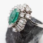 Anillo María Tudor brillantes y esmeralda