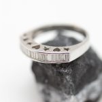 Anillo Valeria oro blanco y bagets