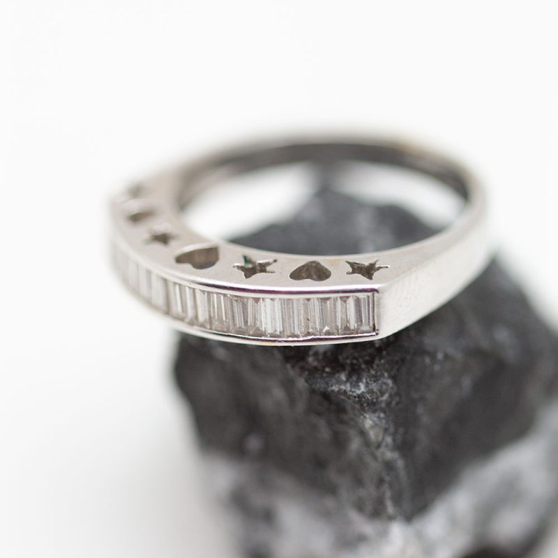 Anillo Valeria oro blanco y bagets