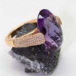 Anillo Diana oro amarillo con amatista y brillantes - Imagen 3