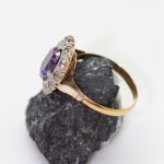 Anillo vintage con flor de amatista y brillantes - Imagen 2