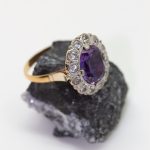 Anillo vintage con flor de amatista y brillantes - Imagen 3