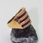 Anillo oro amarillo de rubíes y brillantes - Imagen 3