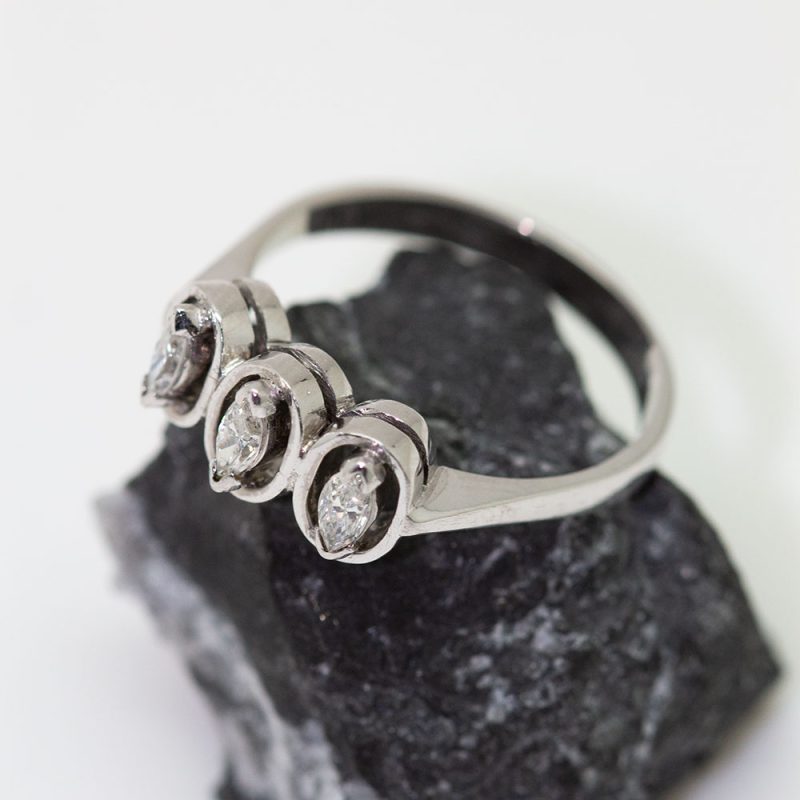 Anillo Gabriela 3 brillantes