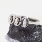 Anillo Gabriela 3 brillantes - Imagen 2