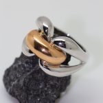 Anillo Maliva oro blanco con eslabón amarillo