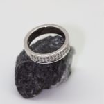 Anillo Julieta mediacaña con doble fila de brillantes
