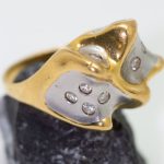 Anillo Meteorito oro amarillo con 10 brillantes - Imagen 2