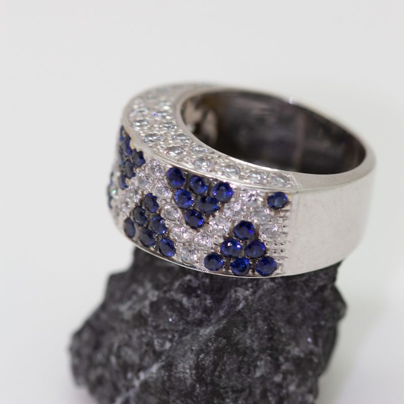 Anillo Zigzag azul y transparente