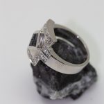 Anillo Giralda oro blanco brillantes y zafiro