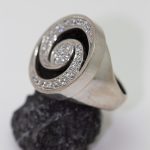 Anillo Espiral oro blanco y brillantes