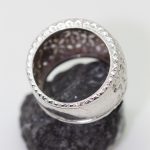 Anillo Azalea oro blanco y brillantes