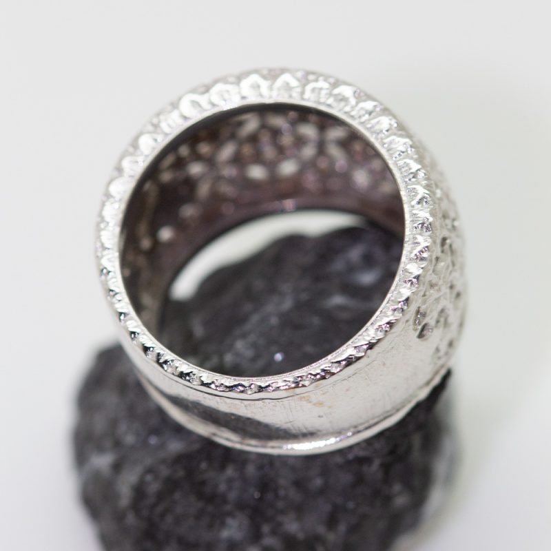 Anillo Azalea oro blanco y brillantes
