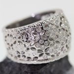 Anillo Azalea oro blanco y brillantes - Imagen 2