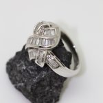 Anillo Nudo oro blanco y brillantes baguette