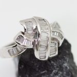 Anillo Nudo oro blanco y brillantes baguette - Imagen 2