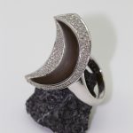 Anillo Media Luna oro blanco y brillantes