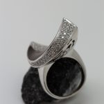 Anillo Media Luna oro blanco y brillantes - Imagen 2