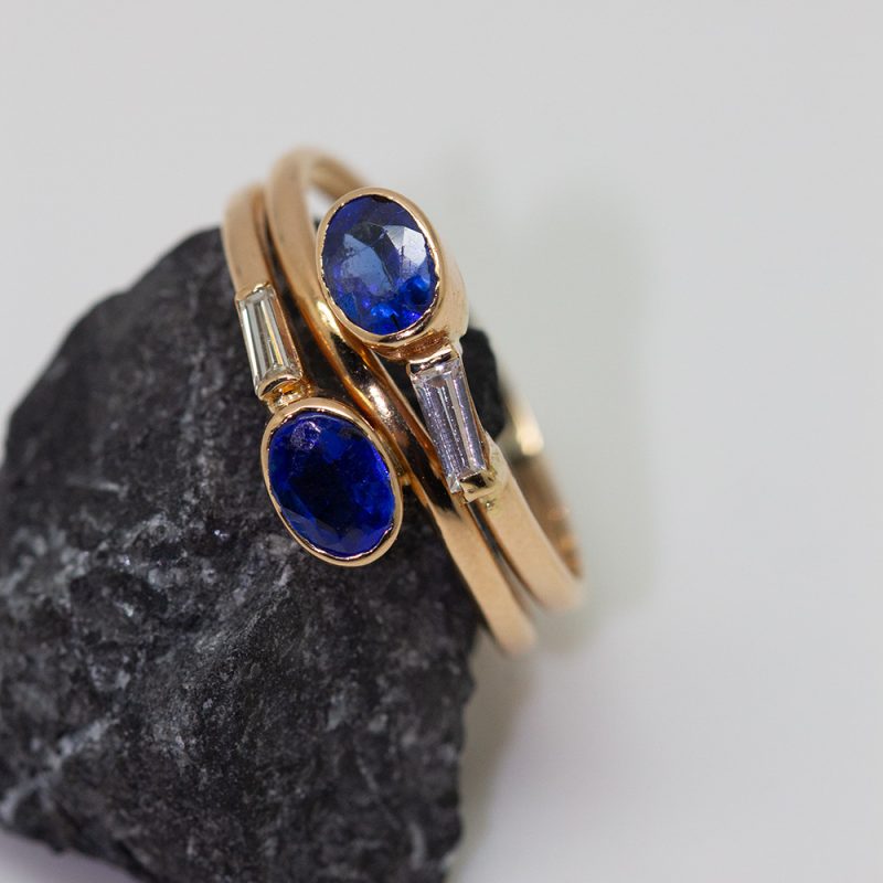 Anillo Alexa oro amarillo zafiros y baguette