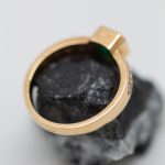Anillo Alejandra oro amarillo brillantes y esmeralda - Imagen 3
