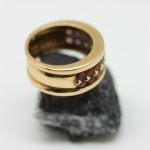 Anillo Arcoiris oro amarillo y piedras - Imagen 3