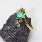 Anillo Belén oro amarillo brillantes y esmeralda
