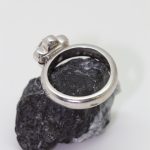 Anillo Flor oro blanco y brillantes - Imagen 2