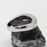 Anillo Onda oro blanco y brillantes - Imagen 2