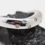 Anillo Onda oro blanco y brillantes - Imagen 3