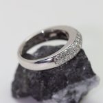Anillo Fina oro blanco y brillantes - Imagen 2