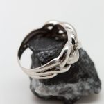 Anillo Anudado oro blanco y brillantes - Imagen 2