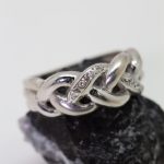 Anillo Anudado oro blanco y brillantes - Imagen 3