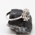 Anillo Rosa oro blanco y brillantes - Imagen 3