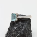 Anillo Priscila oro blanco y zafiro