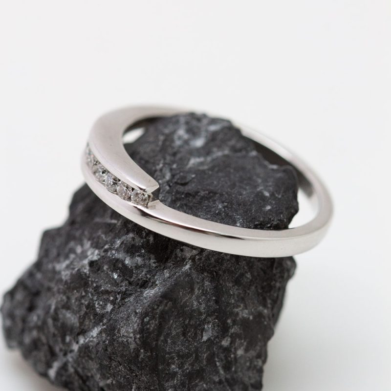 anillo Tati oro blanco y brillantes