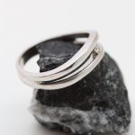 Anillo Ondulado oro blanco y brillantes - Imagen 4