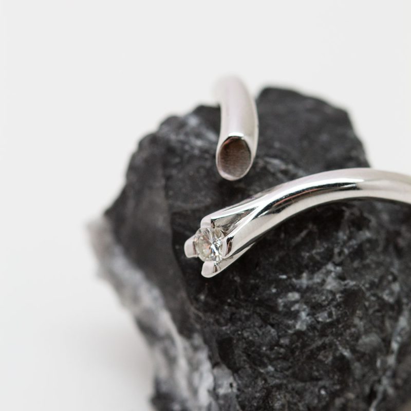 Anillo Falco oro blanco y brillante