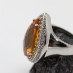 Anillo Topacio grande y brillantes