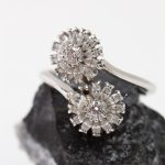 Anillo Doble roseta oro blanco y circonitas
