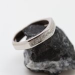 Anillo Hexágono oro blanco y brillantes - Imagen 3