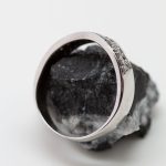 Anillo oro blanco diamantes blancos y negros - Imagen 4
