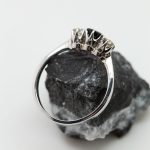 Anillo Trío oro blanco brillantes y zafiro - Imagen 4