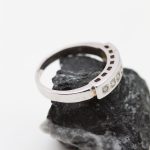 Anillo oro blanco y 7 brillantes - Imagen 3