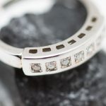 Anillo oro blanco y 7 brillantes - Imagen 4